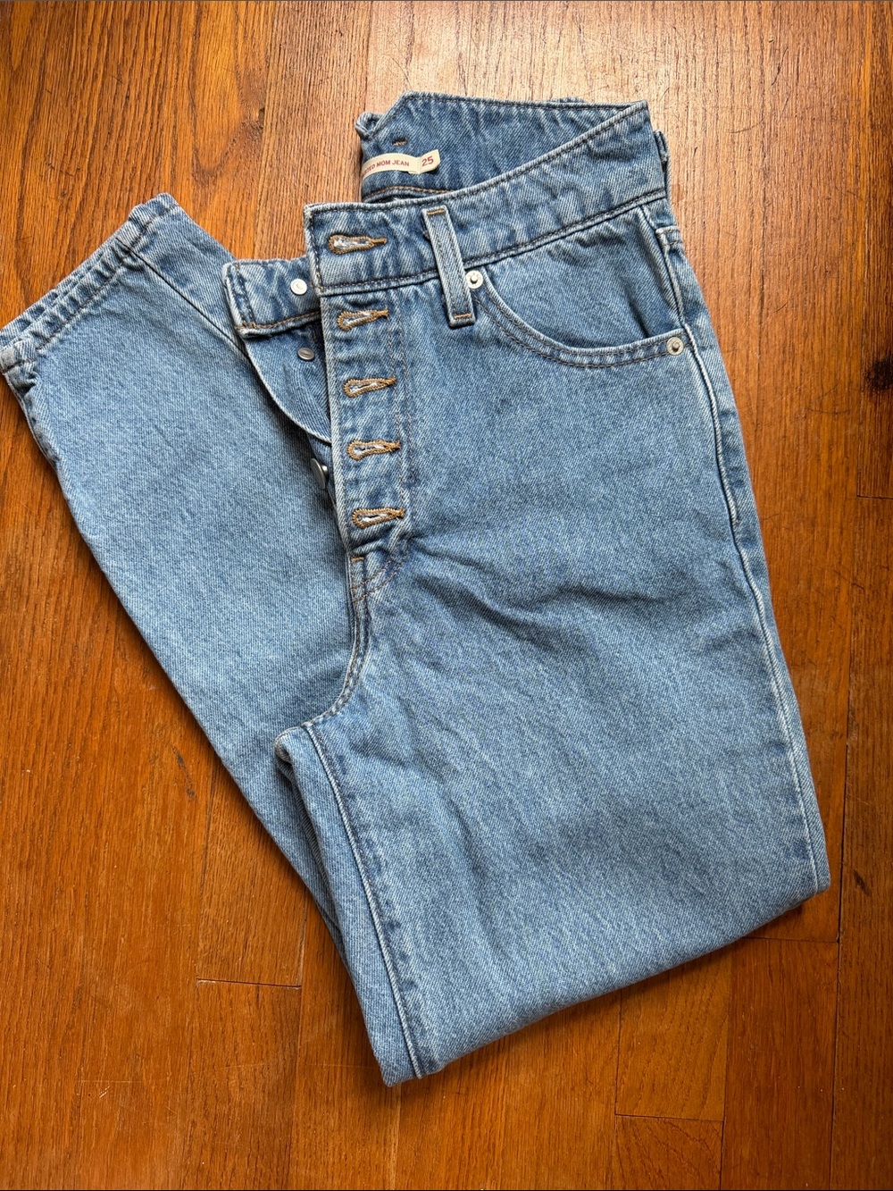Women's Straight Leg Denim Jeans in Light Blue